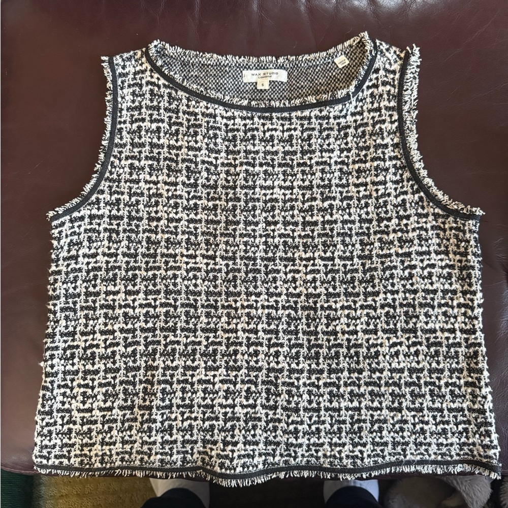 Max Studio Black and White Textured Top/Vest No snags NWOT